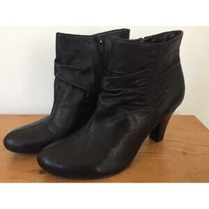 BCBG Generation Crest Black Leather Zip Up High Heel Ankle Boots Womens 7B 37.5